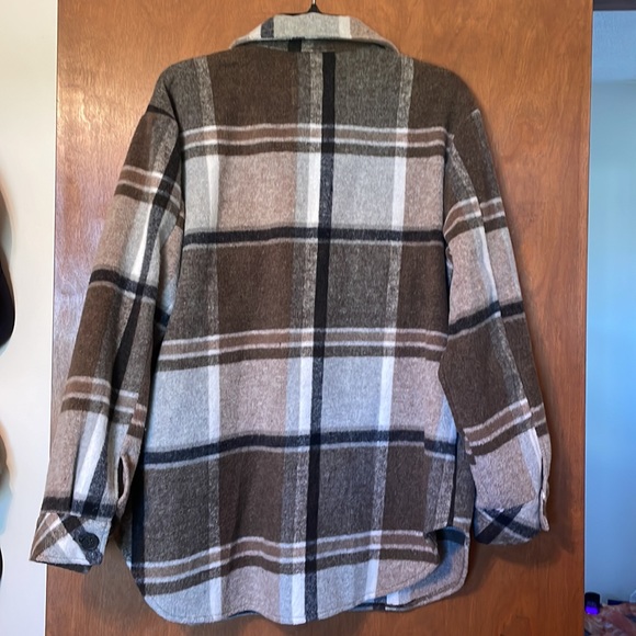 Shacket - Picture 7 of 7